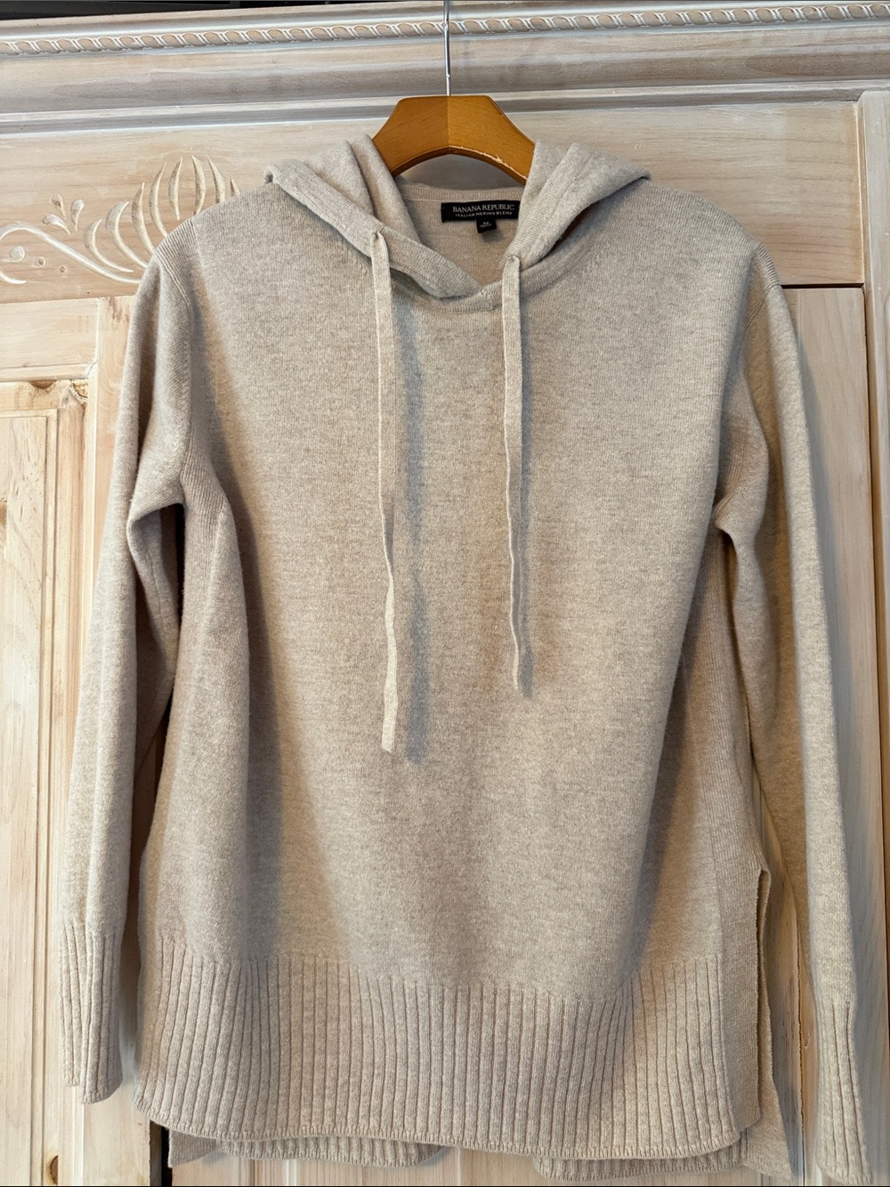 Banana Republic Creamy tan classic and stylish Hoodie. Italian merino blend